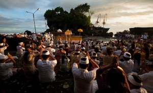 Balinese Hindu devotees gather on the Tanah Lot temple near Tabanan on Indonesia's resort island of Bali for the celebration of the temple anniversary, May 29, 2010.